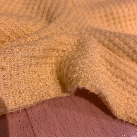 ✏️🆓 w $30+ purch 1 Yellow & 1 White Ribbed thermal underwear - size M - Picture 4 of 16